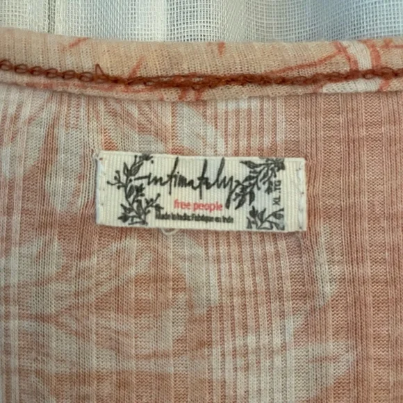 Free People Peachy Pink Romper Large. Bat wings. - Picture 7 of 9